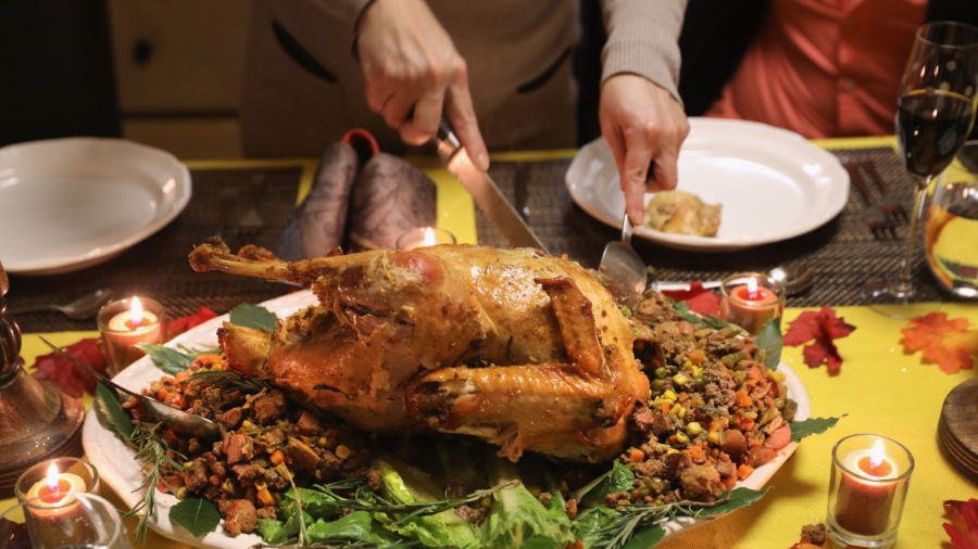 Major Retailers Compete on Best Thanksgiving Meal