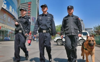 China: Officers Guard Voting Station With Rifles