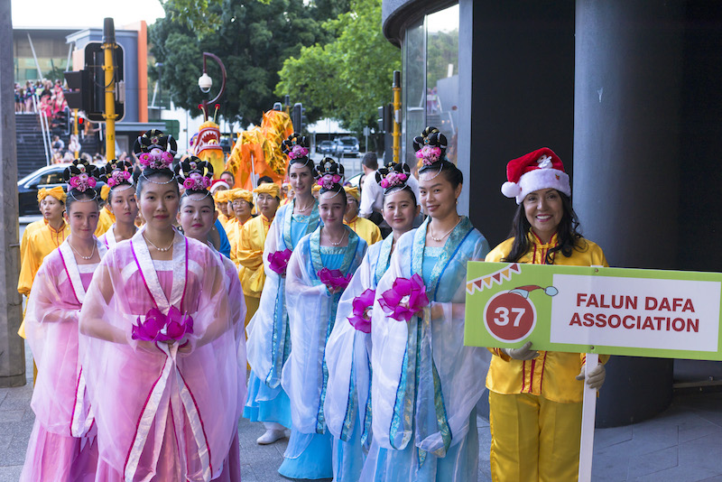 Ladies dressed as celestial maidens pose for a photo ahead of the Christmas Pageant parade in Perth, Australia, on Dec. 1, 2018. (Sam Lim/The Epoch Times)