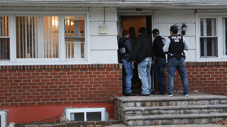 U.S. federal agents arrest a suspected gang member late in Hempstead, New York on March 28, 2018, during Operation Matador, aimed at MS-13 and other transnational gangs. (John Moore/Getty Images)