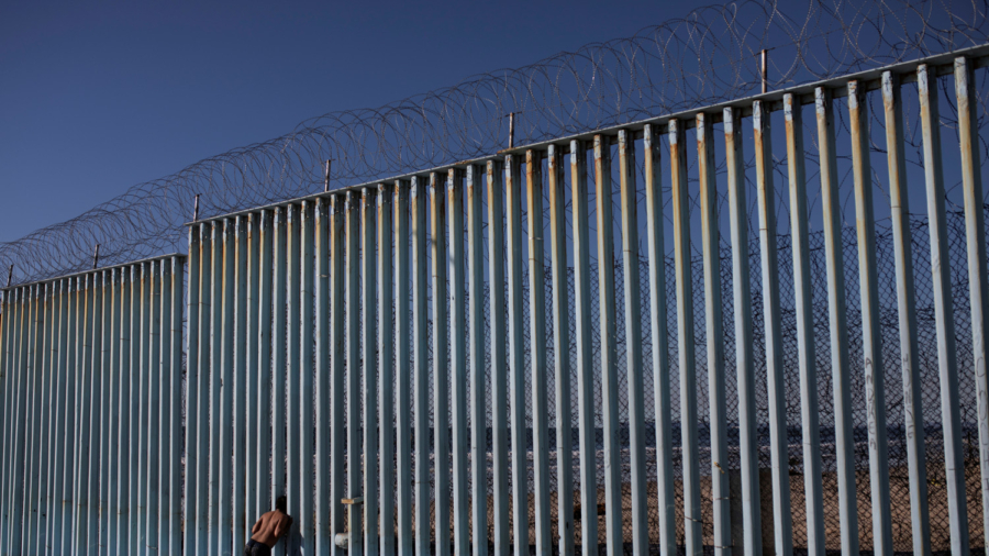 Video Shows Migrant Toddler Falling in Climb Over Border Wall