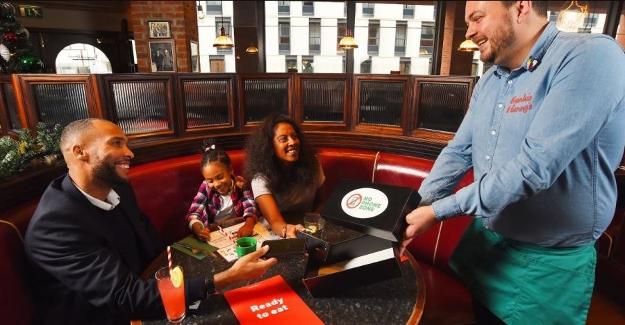 British Restaurant Launches Trial: Free Kids Meals If Parents Don’t Use Their Phones