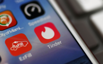 Woman Claims Tinder Banned Her After Another User Reported Hunting Pictures