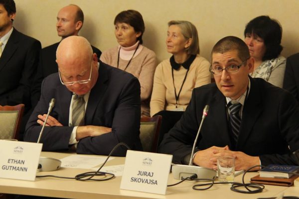 Publicist and writer Ethan Gutmann (left), and representative of the Falun Gong Association of the Czech Republic, Juraj Skovajsa. (Lukáš Kruťa/The Epoch Times)