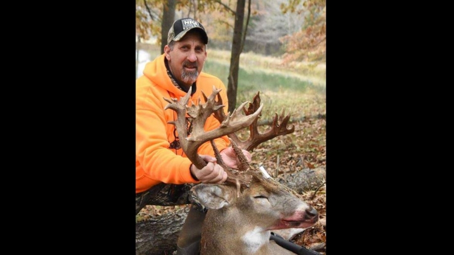 Illinois Hunter Kills Deer, May Be the Largest Ever Shot in United States