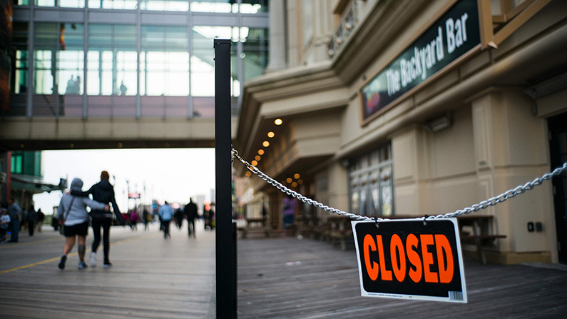 A ‘closed’ sign is seen in front of a bar on the boardwalk in Atlantic City, N.J., on May 8, 2016. (Jewel Samad/AFP/Getty Images)