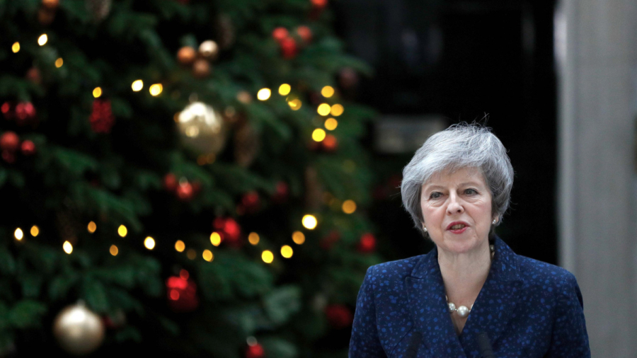 UK Leader May Defies Leadership Revolt, Warns Brexit in Peril