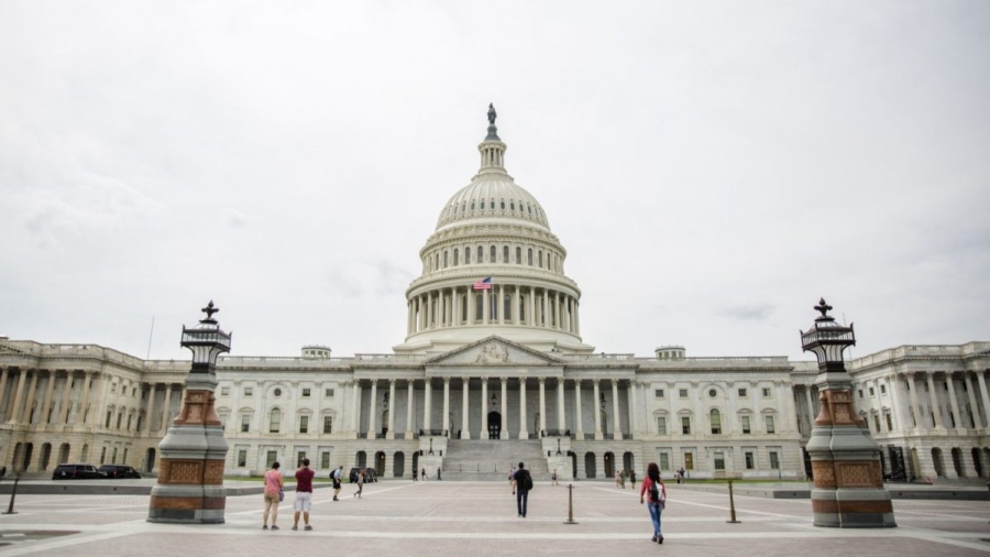 House Passes $1T Spending Bill as Budget Talks Resume