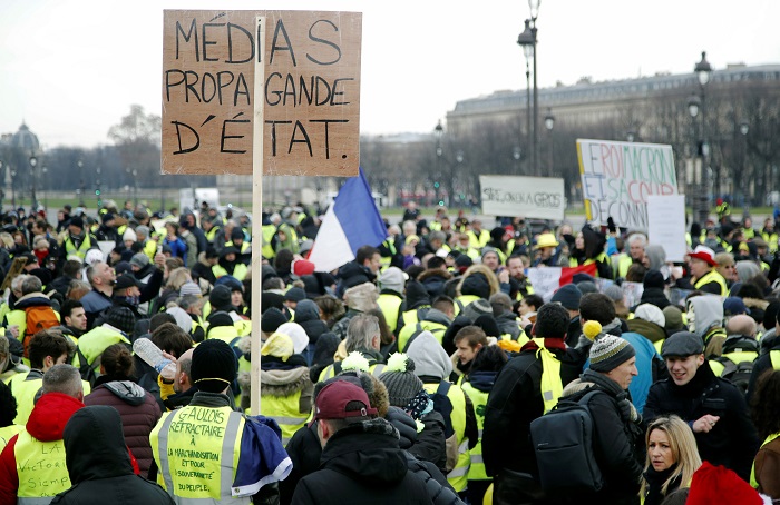 Scuffles Break Out as ‘Yellow Vests’ March in Paris in Latest Protest