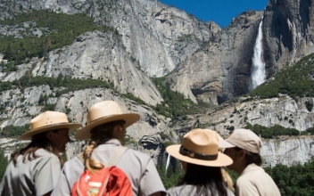 Yosemite and Other National Parks in California Partially Closed, No Maintenance During Government Shutdown