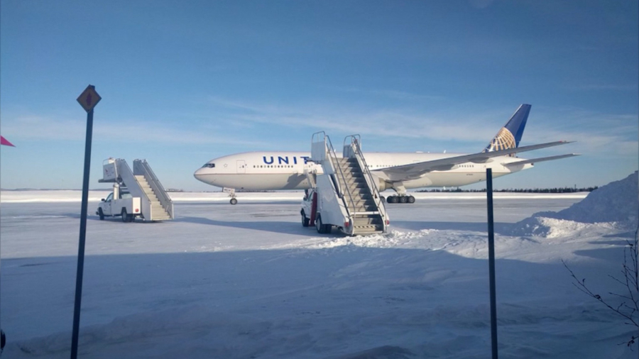 Passengers Stuck on United Flight in Frigid Cold for More Than 14 Hours