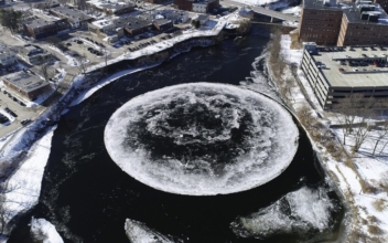 Hypnotic Moon-like Giant Disc appears on Maine River