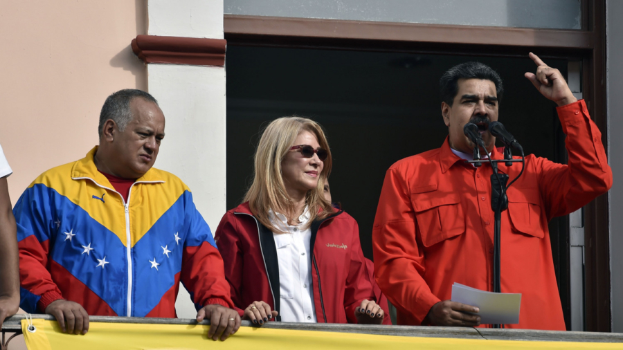Maduro Cuts Off Ties With US, Gives Diplomats 72 Hours to Leave