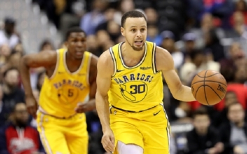 Curry Accent: Brothers Steph, Seth Curry in 3-point Contest