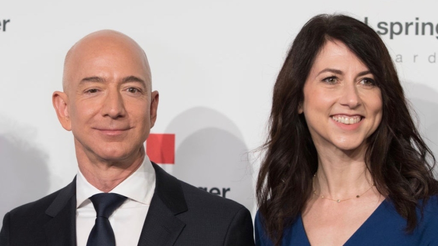 Billionaire Amazon Founder Jeff Bezos Barely Gives Any Money to Charity: Report