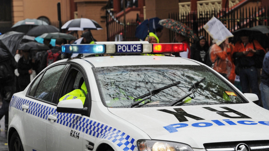 Man Wields Chainsaw on Melbourne Street, Causes School Lockdown