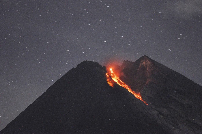 Indonesian Volcano Erupts Near Third-Biggest City, Sending 100 Tourists Running for Safety