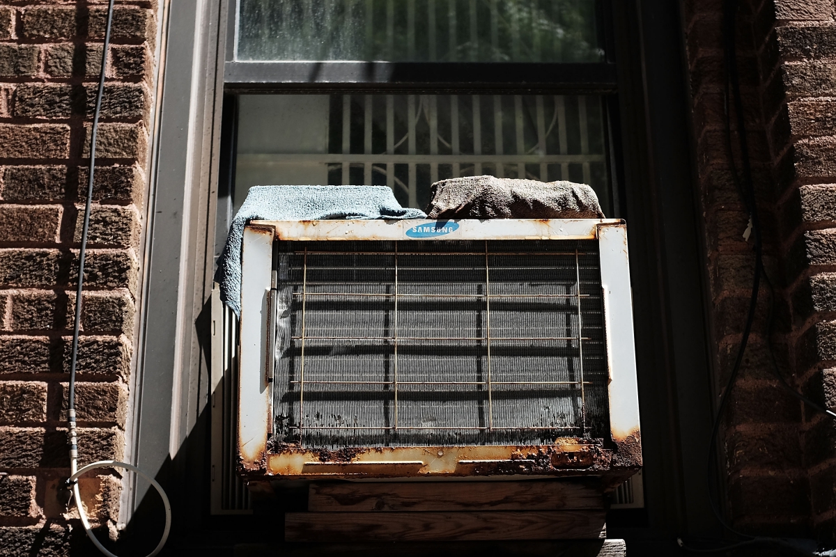 An air conditioner is viewed in a window at Brighton Beach in Brooklyn in New York City on Aug. 20, 2015. (Spencer Platt/Getty Images)