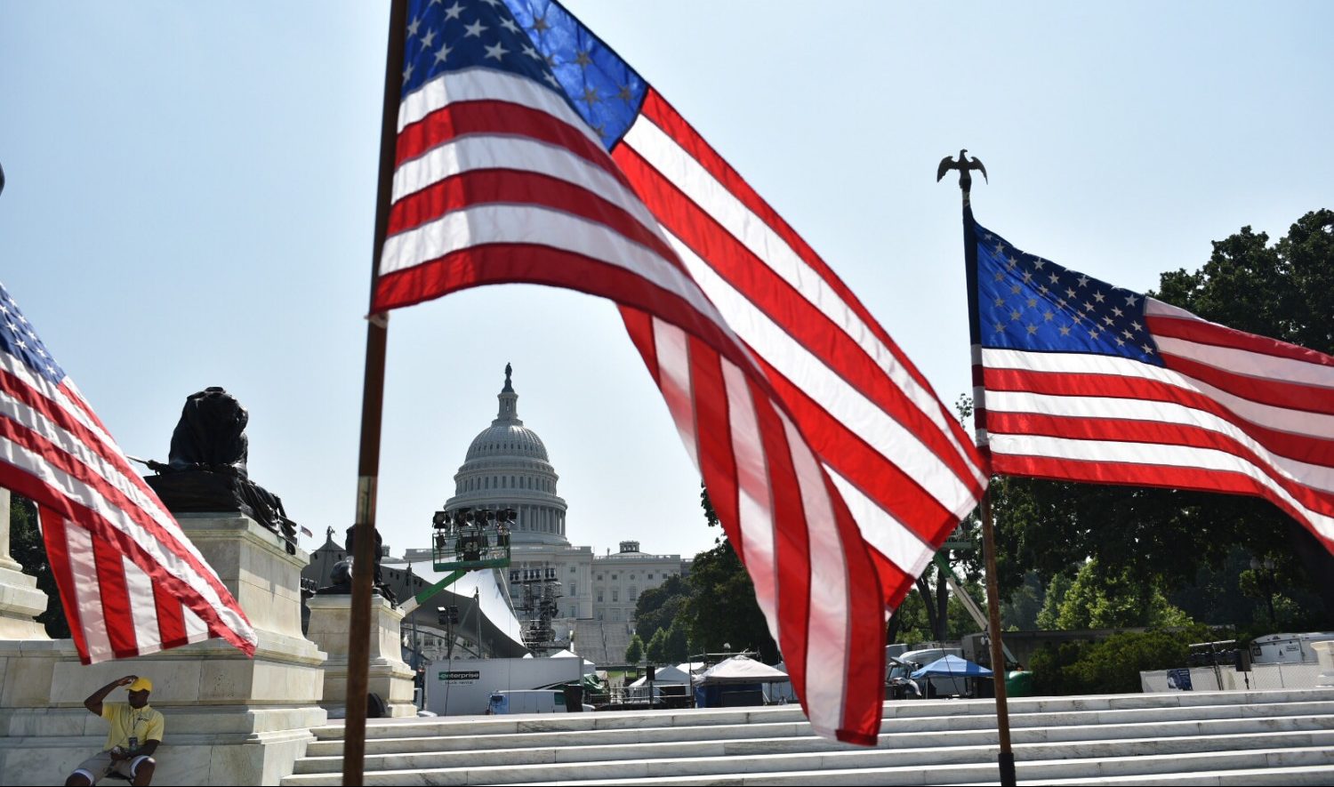Senate Lawmakers Introduce Bill to Ensure Federal Government Only Buys Domestically Made US Flags