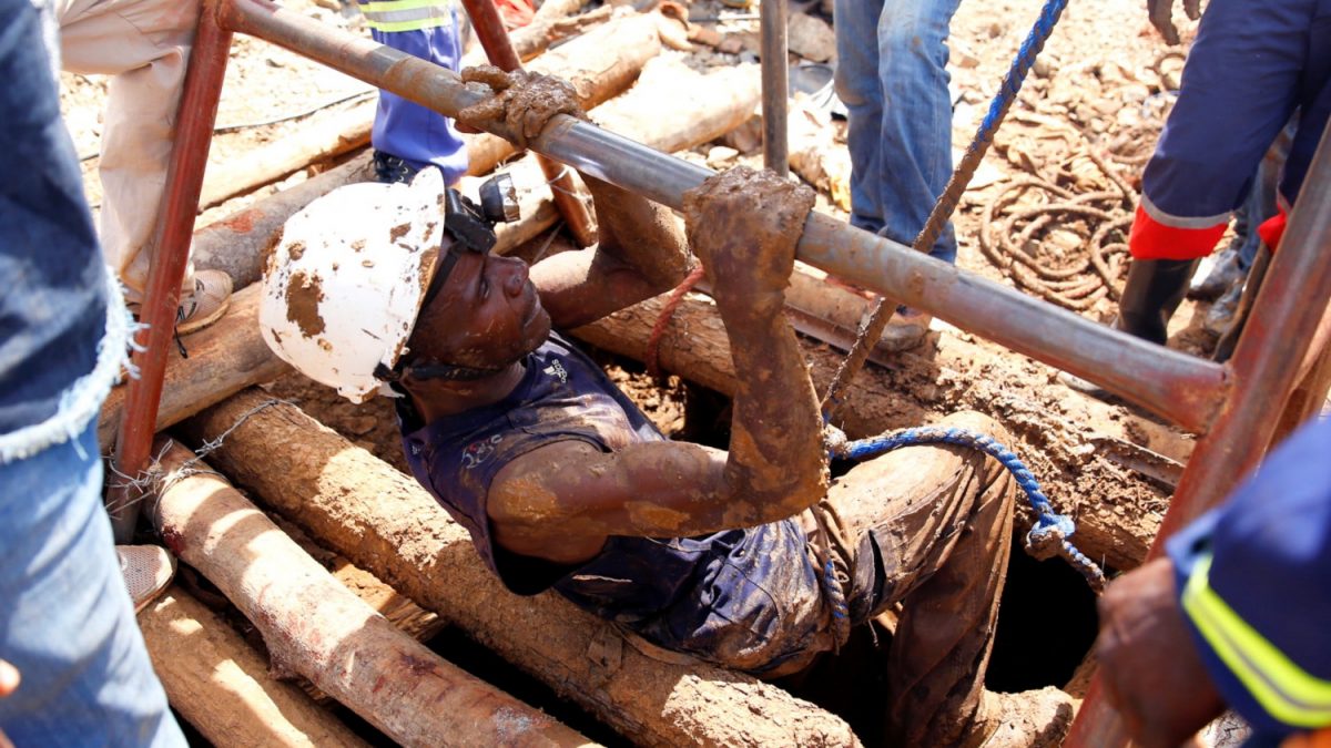 22 Illegal Gold Miners Found Dead, 9 Alive, in Zimbabwean Mine | NTD