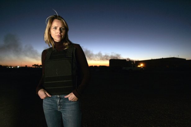 Journalist Lara Logan of CBS News appears in Camp Victory in Baghdad, Iraq, Nov. 17, 2006. (Chris Hondros/Getty Images)