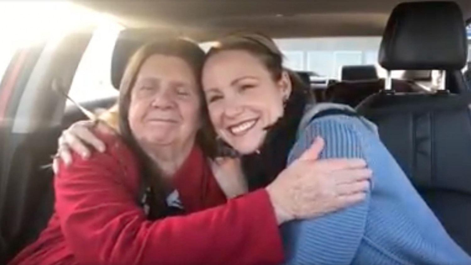 Video Captures Moment When Deaf Mother With Dementia Recognizes Daughter