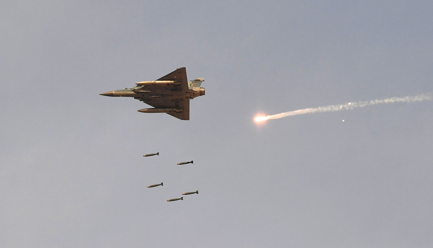 Pakistan Says It Shot Down Indian Jets, Carried out Air Strikes in Kashmir