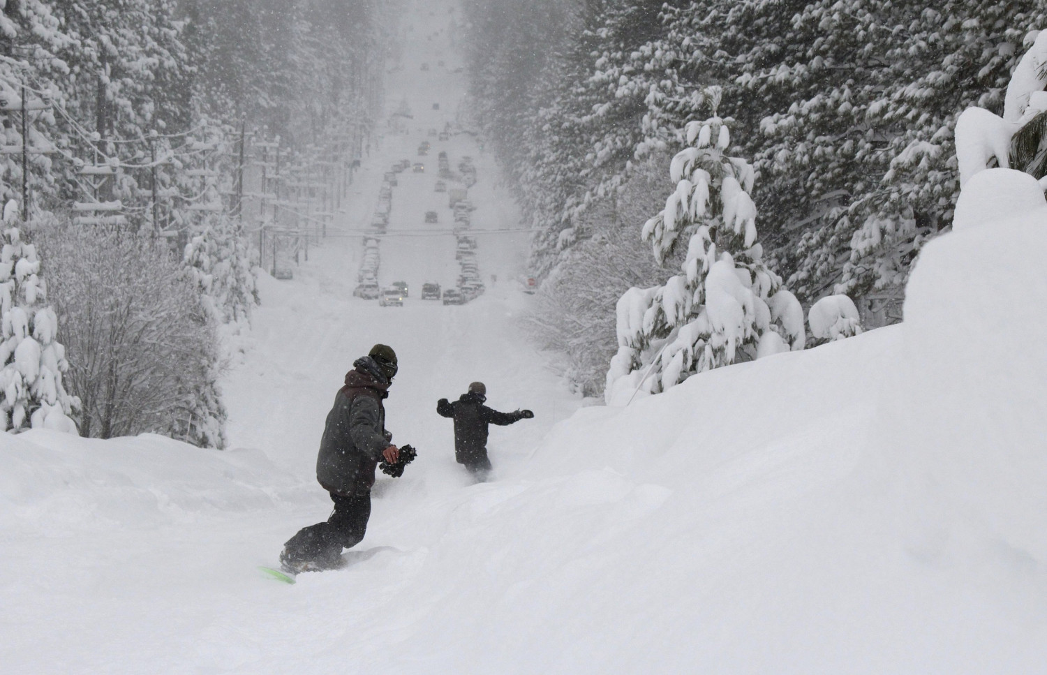 Snow Too Thick to Plow Keeps Skiers From California Resorts