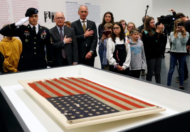 U.S. ambassador Pete Hoekstra unveils an American flag 