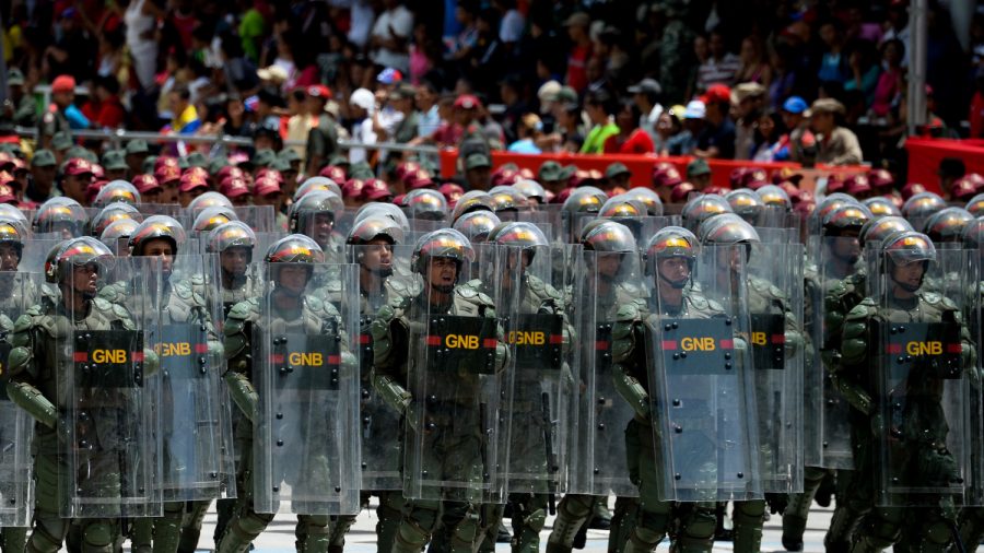 Maduro Trains With Soldiers in Venezuela, Video Shows
