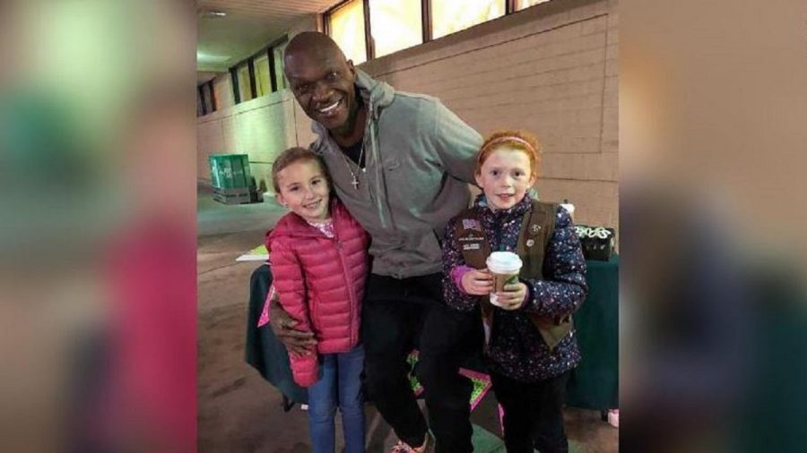 Man Spends $540 on Girl Scout Cookies so Girls Can ‘Get Out of This Cold’