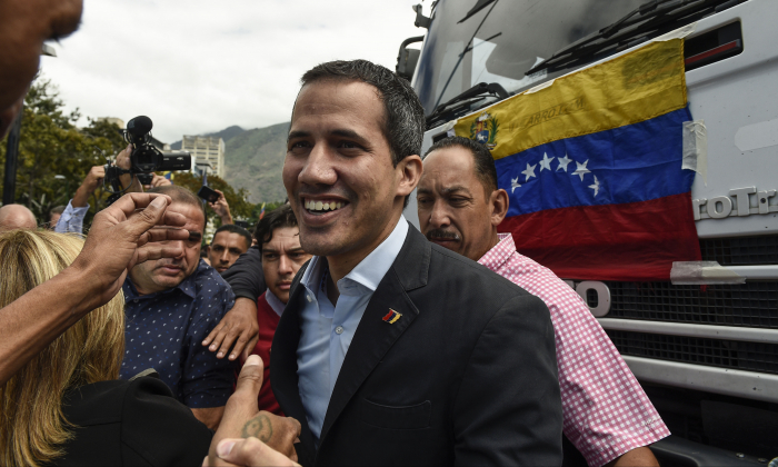 Venezuela’s Guaidó Heads to Border as Maduro Threatens to Close It