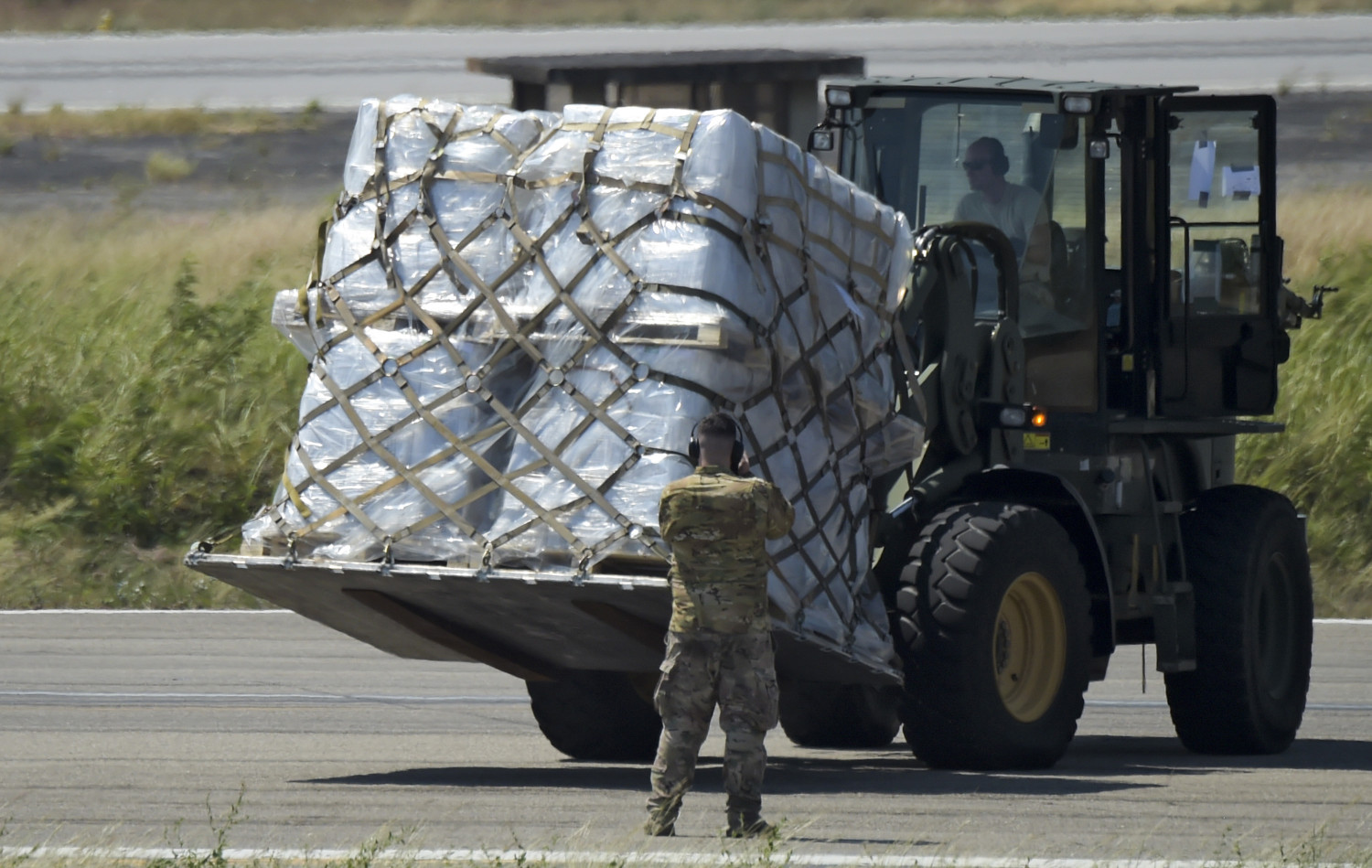 US Military Planes Deliver More Aid to Colombia-Venezuela Border