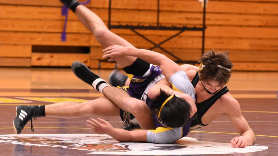 Title Wrestling Tournament Final to Feature 2 Girls for First Time After Boy Knocks Himself Out
