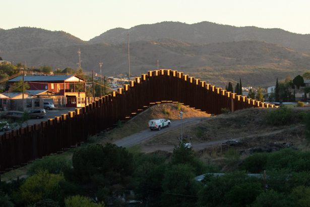 Border Patrol guards the fence at the U.S.-Mexico border in Nogales, Ariz., on May 23, 2018. (Samira Bouaou/The Epoch Times)