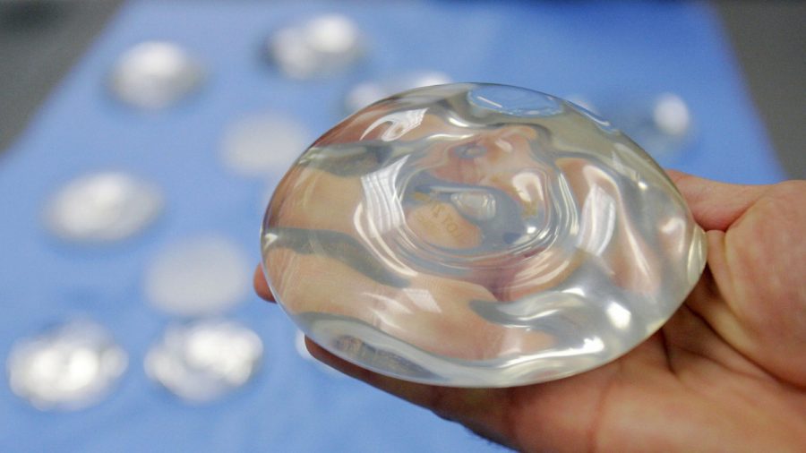 US Experts: Too Soon to Pull Breast Implants Tied to Cancer?