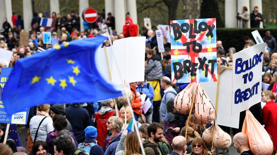 Hundreds of Thousands March in London to Demand New Brexit Referendum