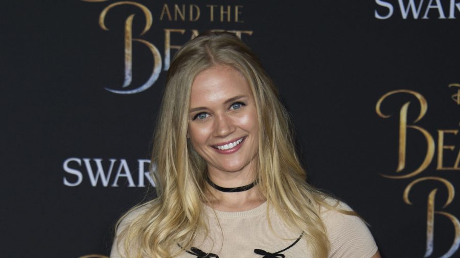 ‘Lizzie McGuire’ Actress Carly Schroeder Leaves Hollywood Fame to Join the Army