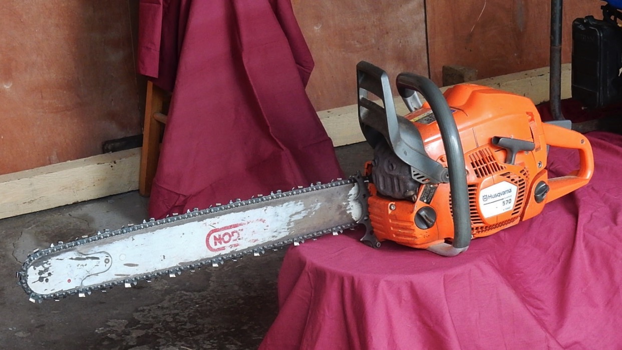 Grandfather Drives Himself to Hospital After Splitting Face In Two With Chainsaw