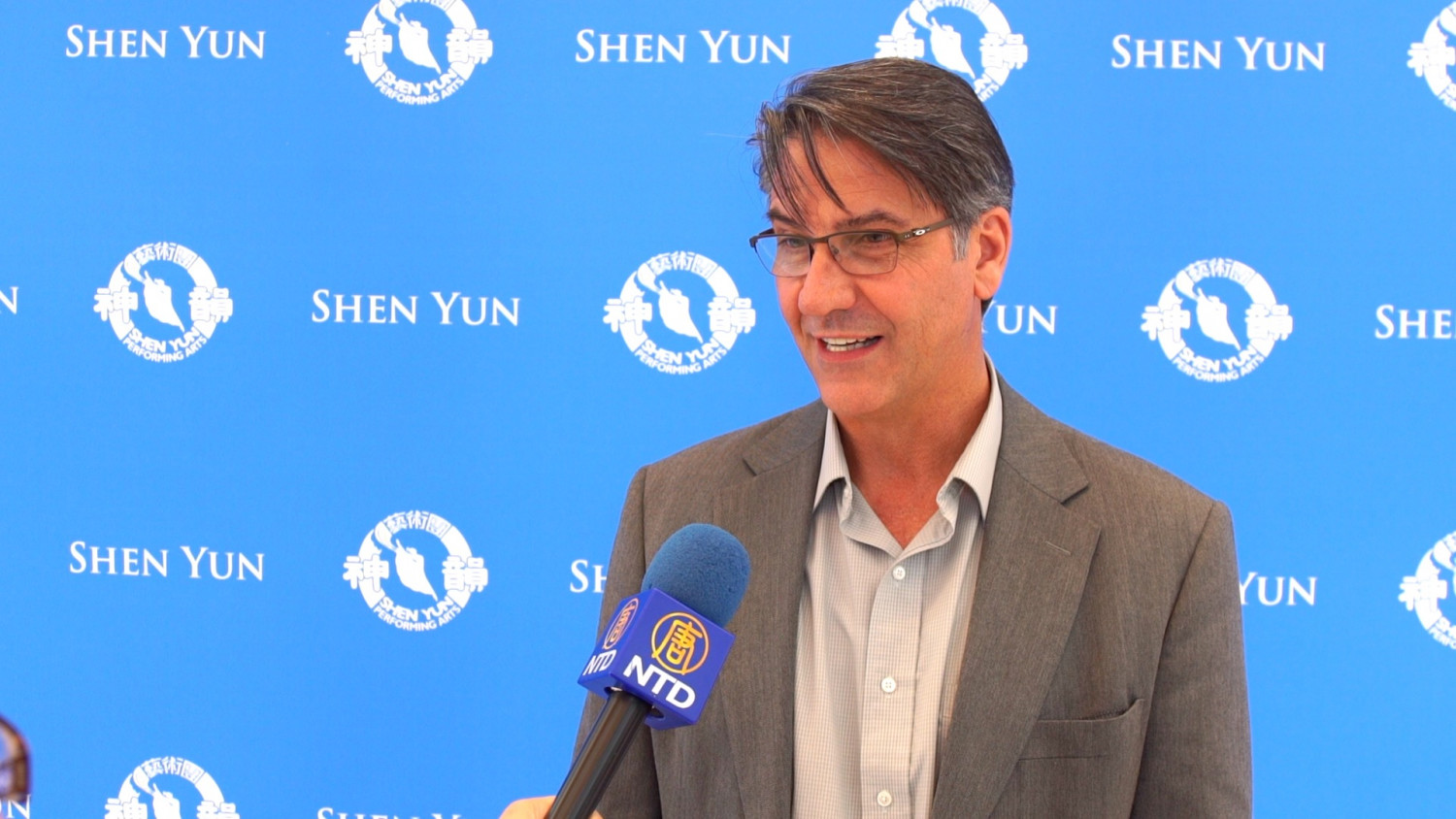 Mayor Admires Shen Yun’s Modesty and Virtue