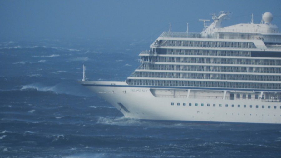 US Passengers Describe Desperate Wait for Rescue as Cruise Ship Tilts and Floods