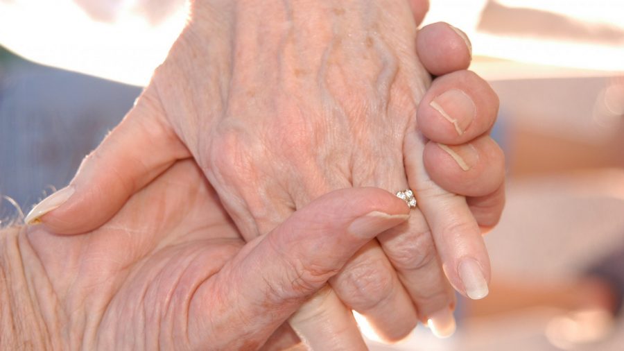 Elderly Washington Couple Die of CCP Virus on the Same Day