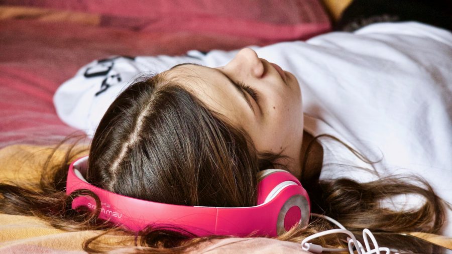 Student Goes Completely Deaf in One Ear After Falling Asleep With Earphones