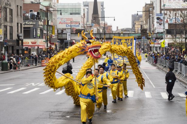 Falun Gong practitioners preform the dragon dance at the parade in Flushing, N.Y. on April 20, 2019. (Edward Dai/The Epoch Times)