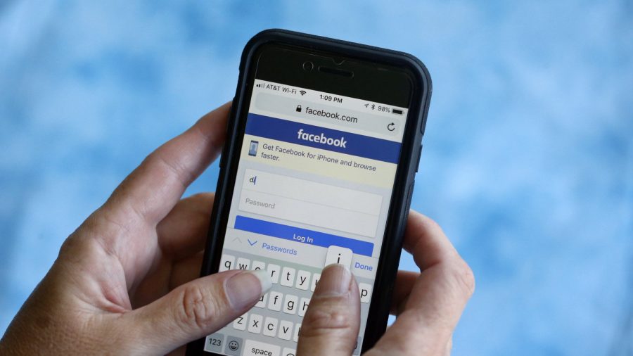 Facebook Runs Anti-Extremism Warning Test