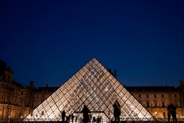 Louvres Pyramid Celebrates Its 30th Anniversary