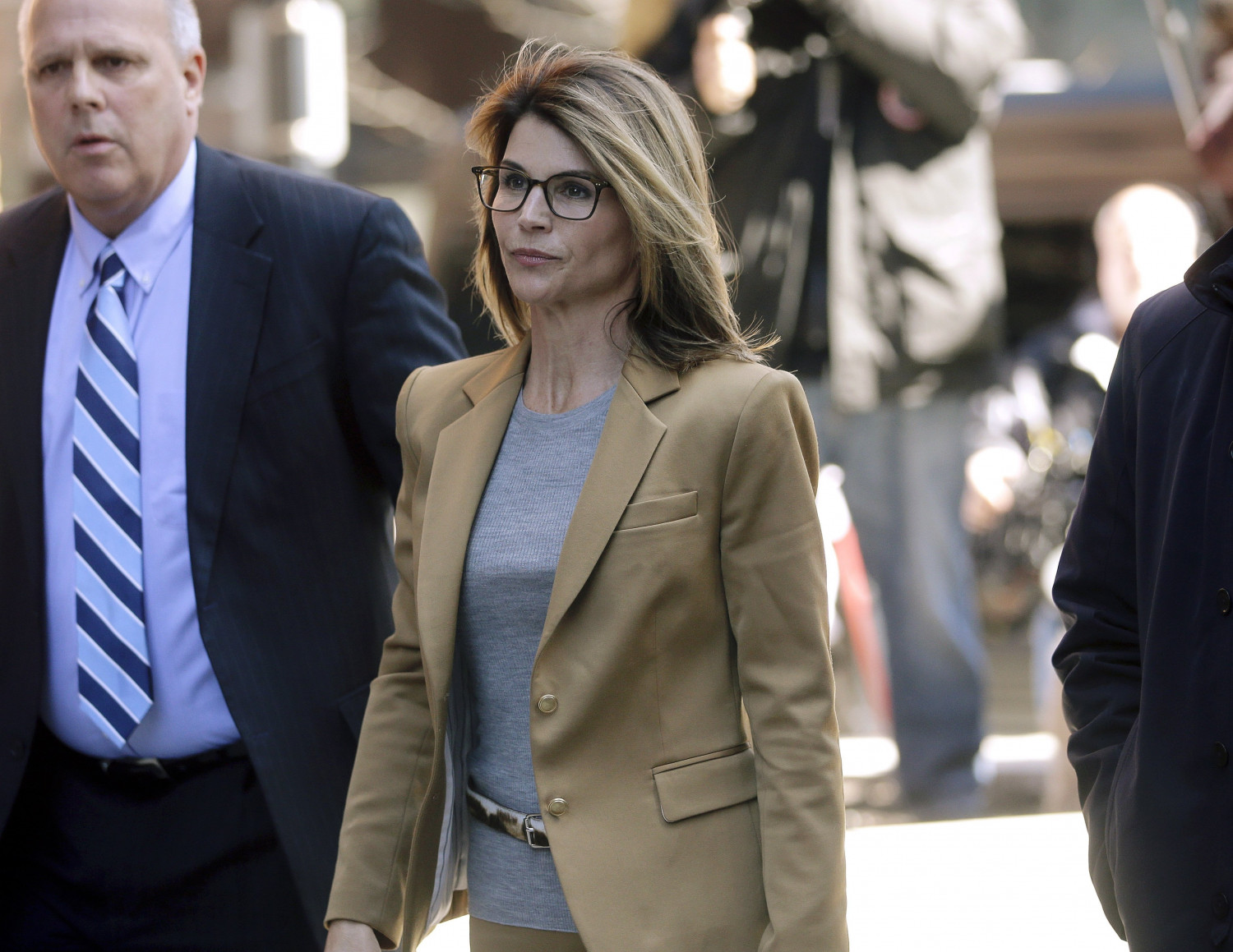 Lori Loughlin and Mossimo Giannulli Are ‘Not Ready’ to Make a Plea in College Admissions Scandal