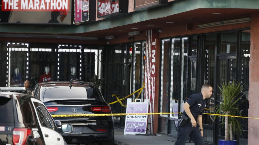 Shootout in Chicago Kills Concealed-Carry Holder and a Robber, Another Robber Wounded