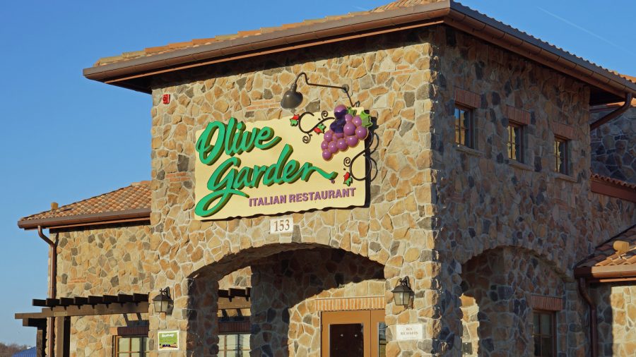 Man Arrested While Eating Pasta With Bare Hands Outside Olive Garden