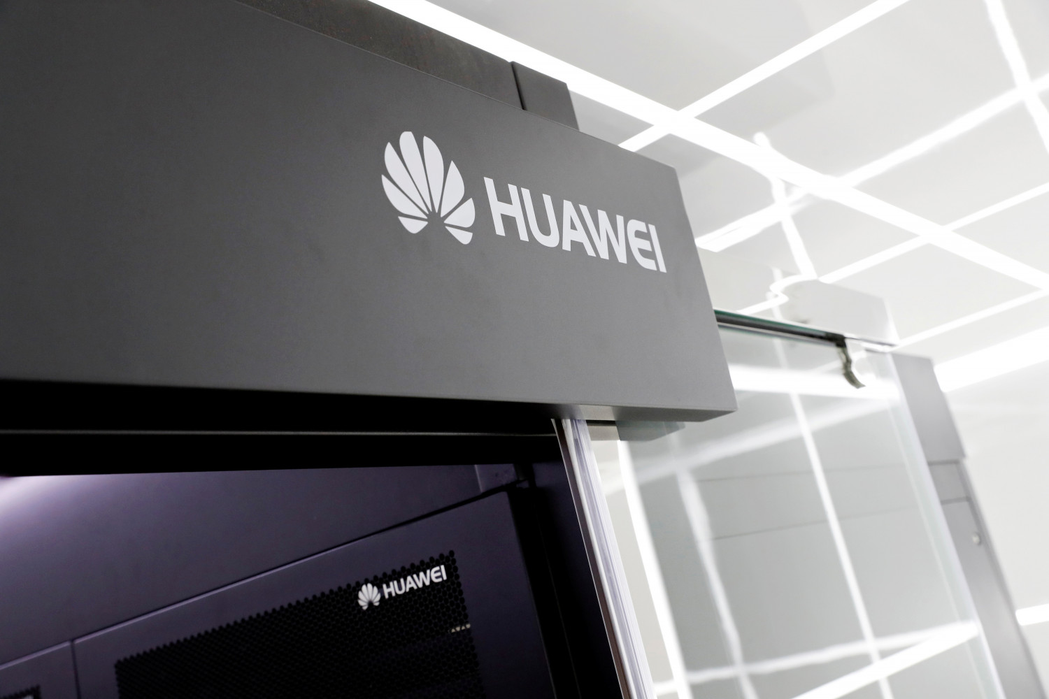 White House Says It Will Meet Two-Year Deadline for Huawei Ban for Contractors